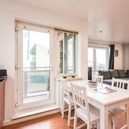 Modern Spacious 3 Bedroom City Centre Apartment - Free Parking - Private Balcony Edimburgo Esterno foto