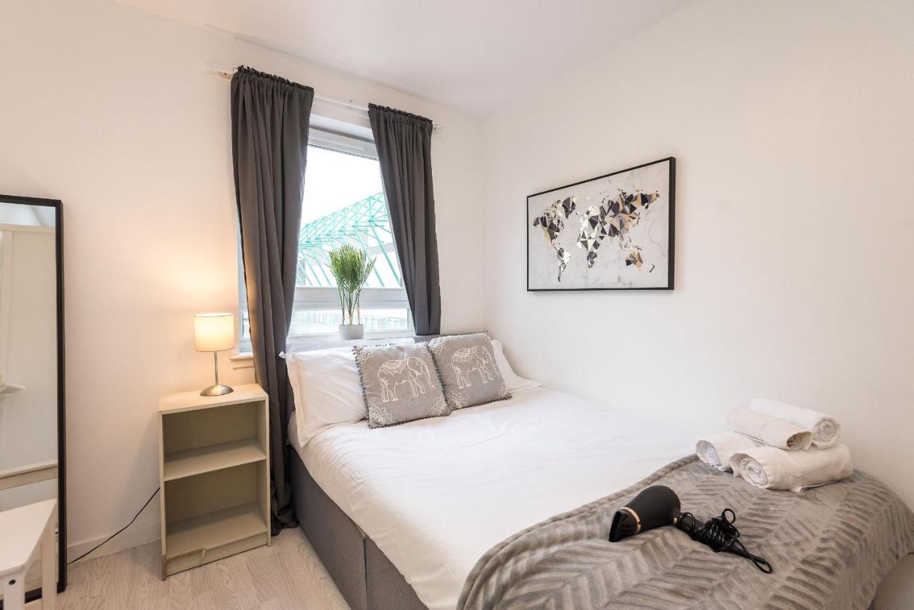 Modern Spacious 3 Bedroom City Centre Apartment - Free Parking - Private Balcony Edimburgo Esterno foto