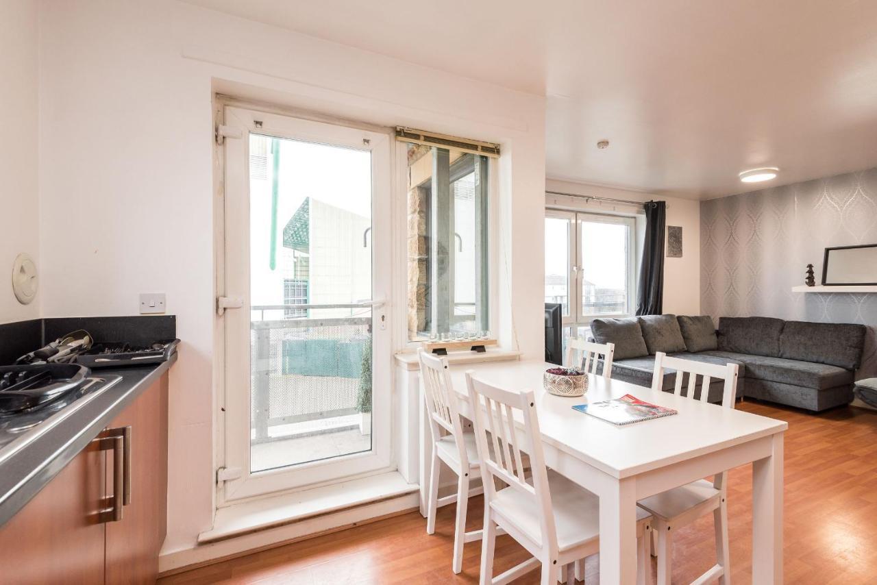 Modern Spacious 3 Bedroom City Centre Apartment - Free Parking - Private Balcony Edimburgo Esterno foto