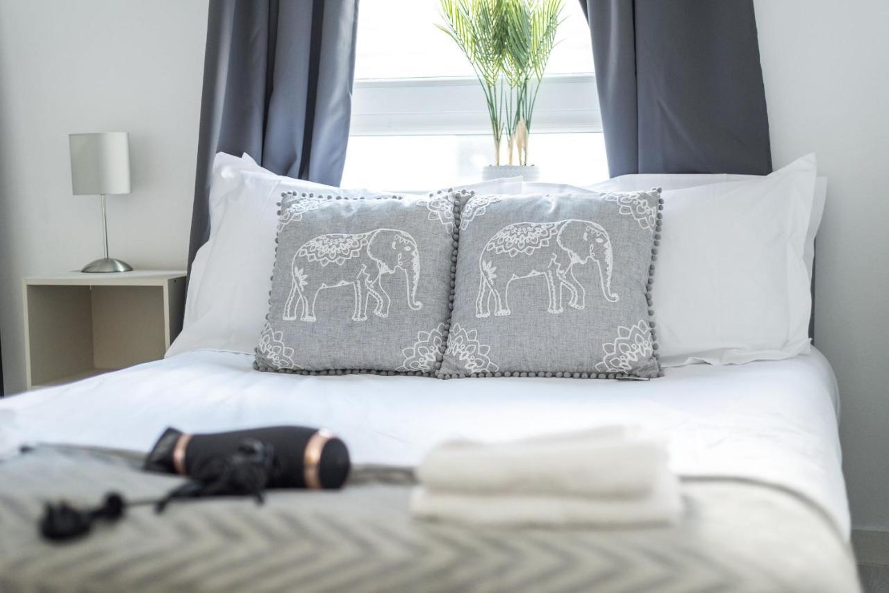 Modern Spacious 3 Bedroom City Centre Apartment - Free Parking - Private Balcony Edimburgo Esterno foto