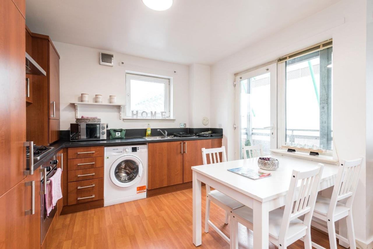 Modern Spacious 3 Bedroom City Centre Apartment - Free Parking - Private Balcony Edimburgo Esterno foto