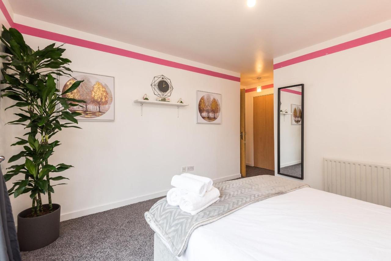 Modern Spacious 3 Bedroom City Centre Apartment - Free Parking - Private Balcony Edimburgo Esterno foto