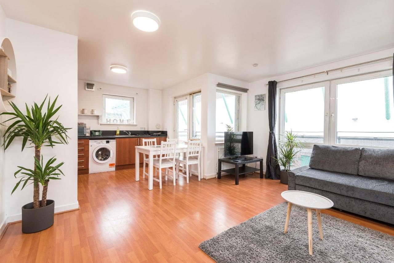 Modern Spacious 3 Bedroom City Centre Apartment - Free Parking - Private Balcony Edimburgo Esterno foto
