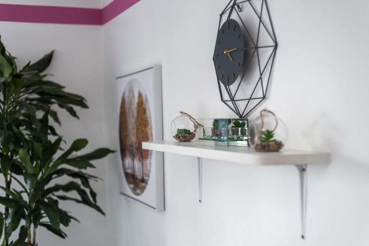 Modern Spacious 3 Bedroom City Centre Apartment - Free Parking - Private Balcony Edimburgo Esterno foto