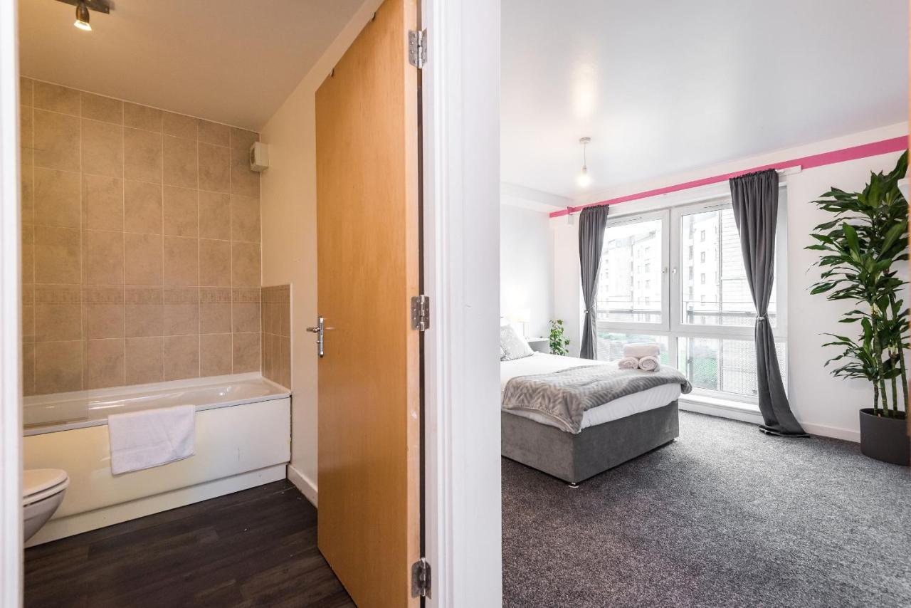 Modern Spacious 3 Bedroom City Centre Apartment - Free Parking - Private Balcony Edimburgo Esterno foto