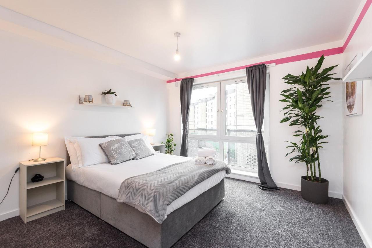 Modern Spacious 3 Bedroom City Centre Apartment - Free Parking - Private Balcony Edimburgo Esterno foto