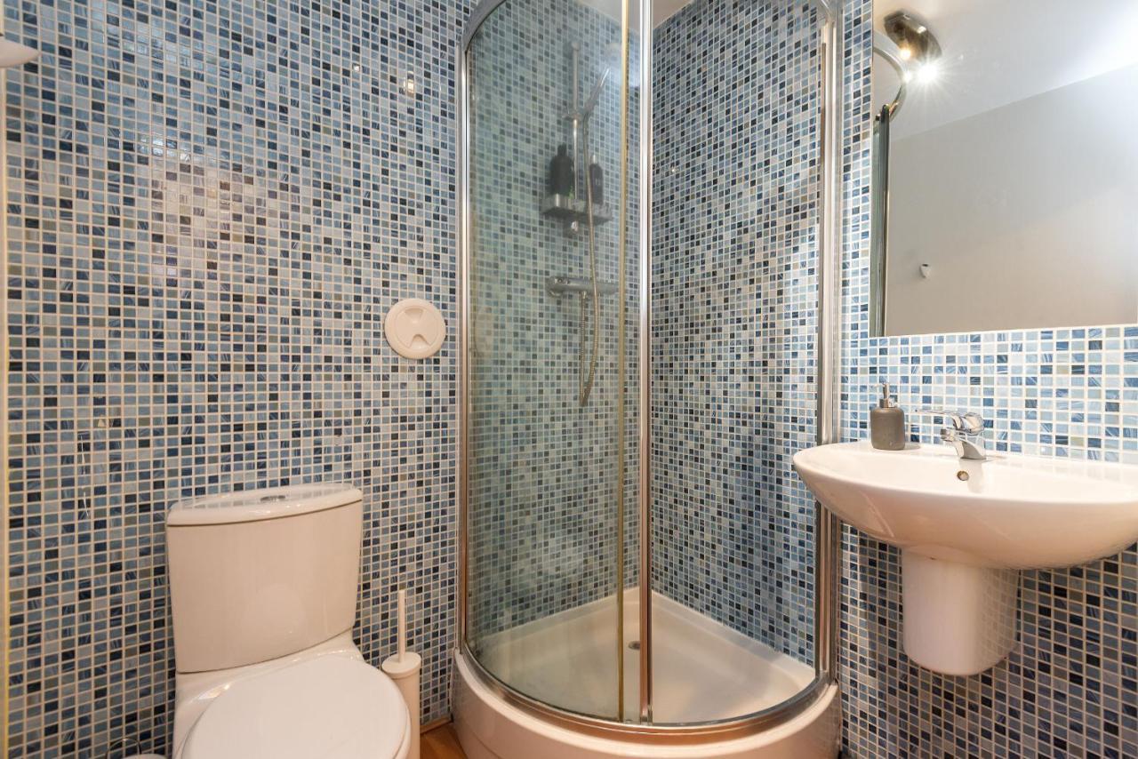 Modern Spacious 3 Bedroom City Centre Apartment - Free Parking - Private Balcony Edimburgo Esterno foto