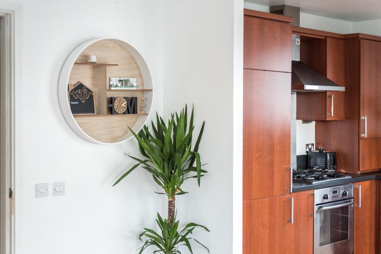 Modern Spacious 3 Bedroom City Centre Apartment - Free Parking - Private Balcony Edimburgo Esterno foto