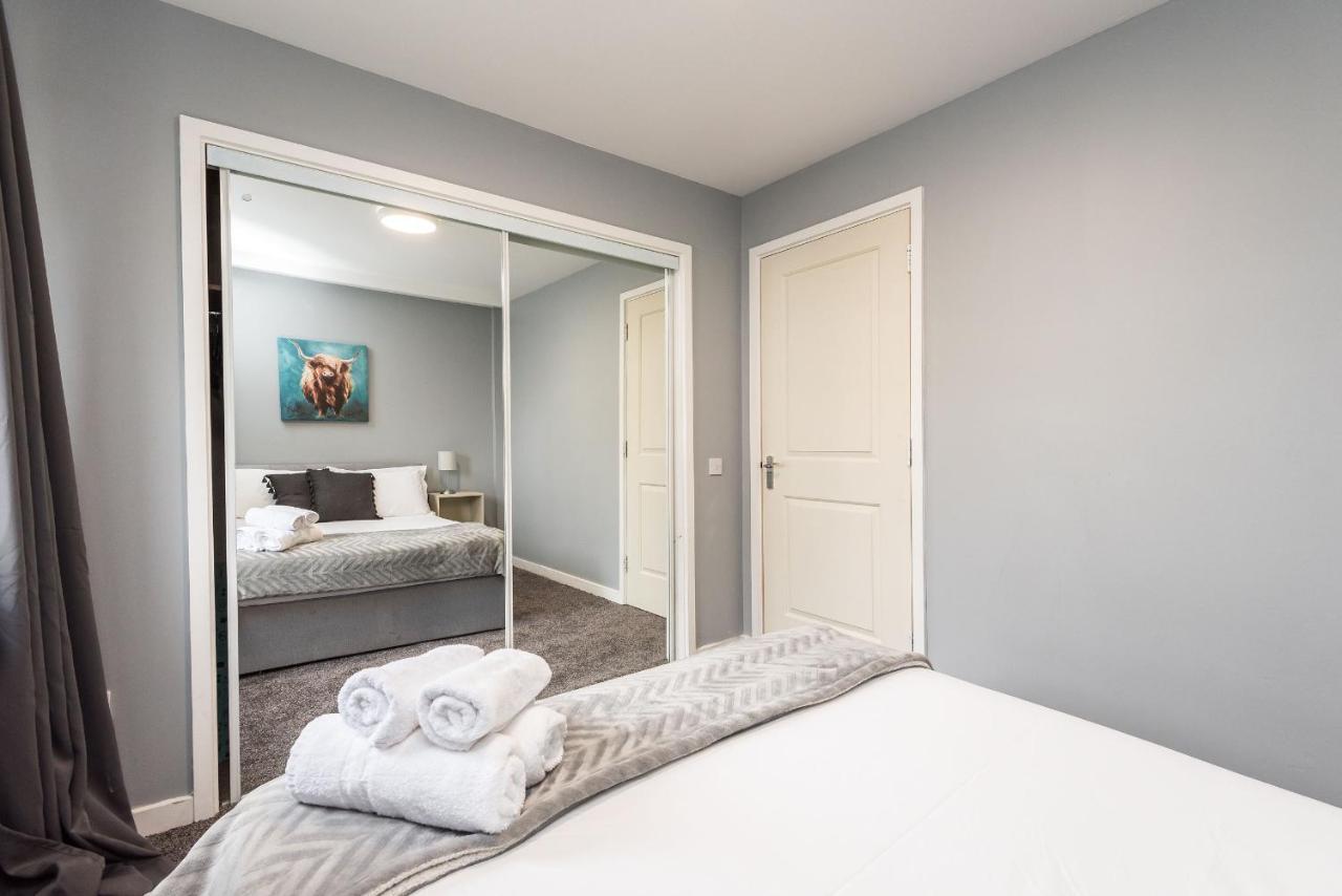 Modern Spacious 3 Bedroom City Centre Apartment - Free Parking - Private Balcony Edimburgo Esterno foto