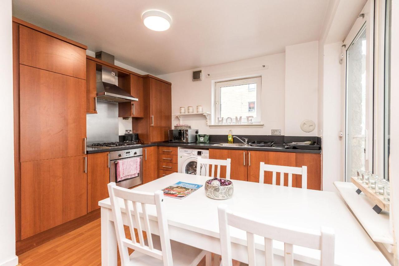 Modern Spacious 3 Bedroom City Centre Apartment - Free Parking - Private Balcony Edimburgo Esterno foto