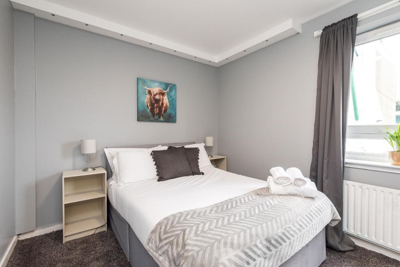 Modern Spacious 3 Bedroom City Centre Apartment - Free Parking - Private Balcony Edimburgo Esterno foto